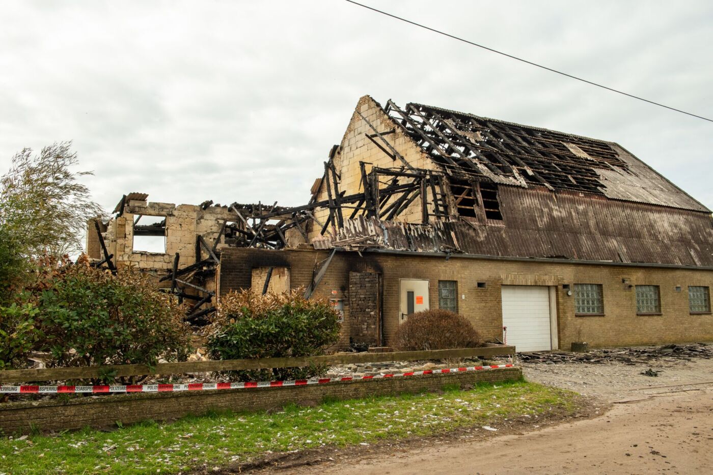 Brandstiftung Klein Bennebek Verstorbener Sohn Und Freundin Gelten Als Tatverdächtige 0829